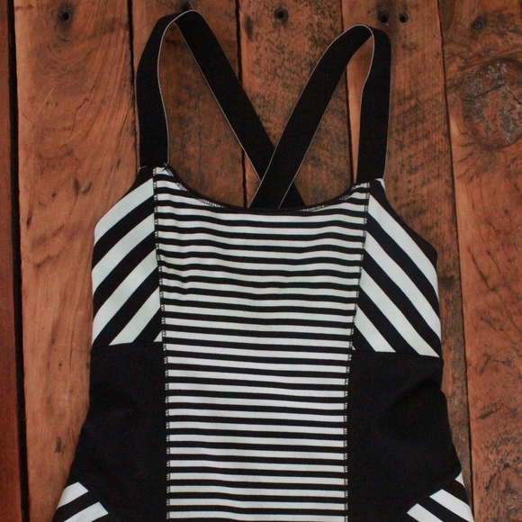 Lululemon Work it Out Tank Top built-in bra - Picture 4 of 8